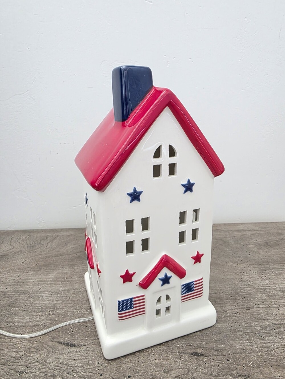 Martha Stewart Patriotic Ceramic House Light Up 9.5in x 4in x 4in Brand new